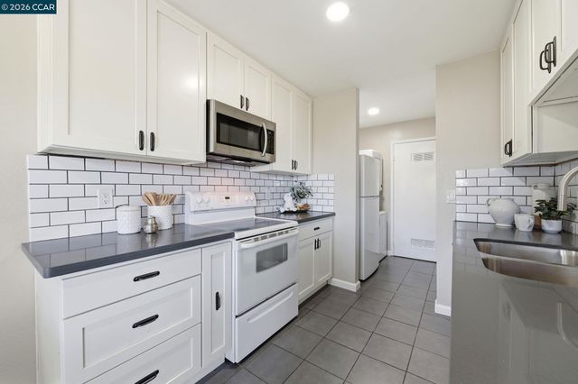 2332 D St, Hayward, CA 94541