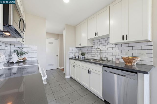 2332 D St, Hayward, CA 94541
