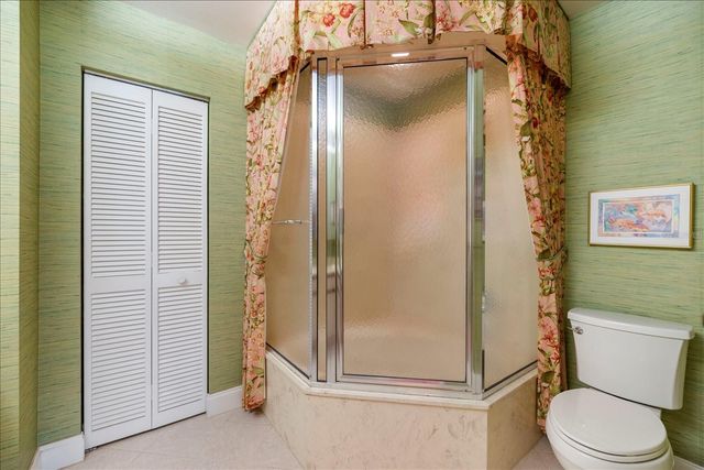 462 OAK HILL CIRCLE 5, Sarasota, FL 34232
