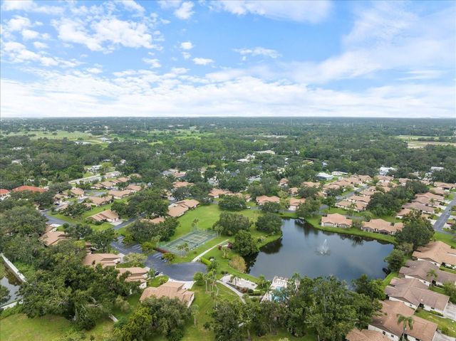 462 OAK HILL CIRCLE 5, Sarasota, FL 34232