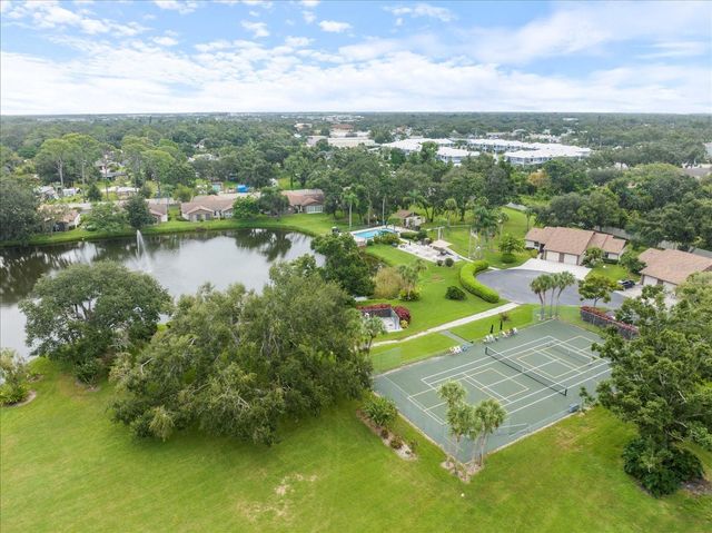 462 OAK HILL CIRCLE 5, Sarasota, FL 34232