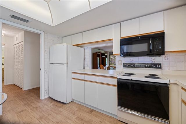 462 OAK HILL CIRCLE 5, Sarasota, FL 34232