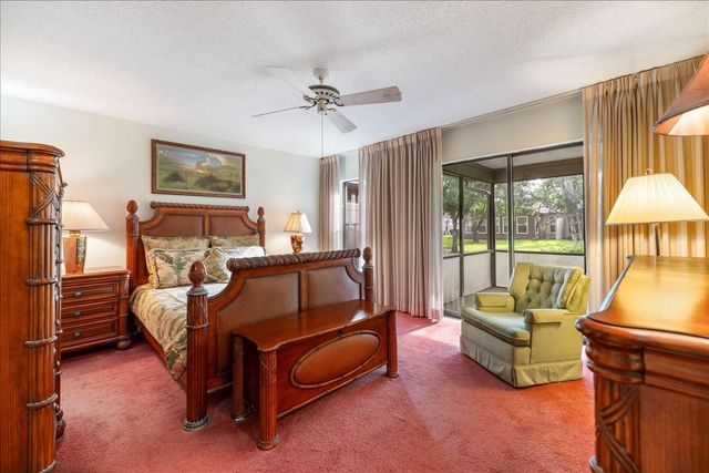 462 OAK HILL CIRCLE 5, Sarasota, FL 34232