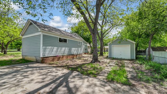 1715 N Oak Avenue, Mineral Wells, TX 76067