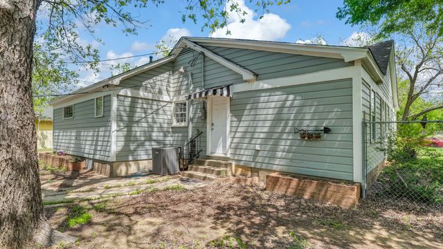 1715 N Oak Avenue, Mineral Wells, TX 76067