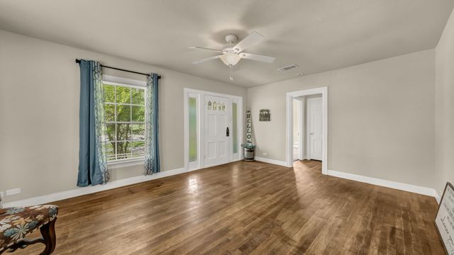 1715 N Oak Avenue, Mineral Wells, TX 76067