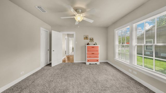 1715 N Oak Avenue, Mineral Wells, TX 76067