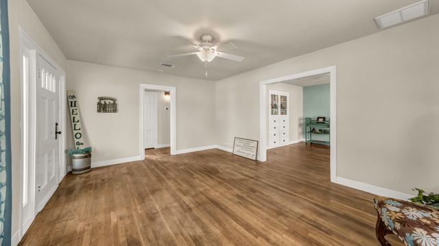 1715 N Oak Avenue, Mineral Wells, TX 76067