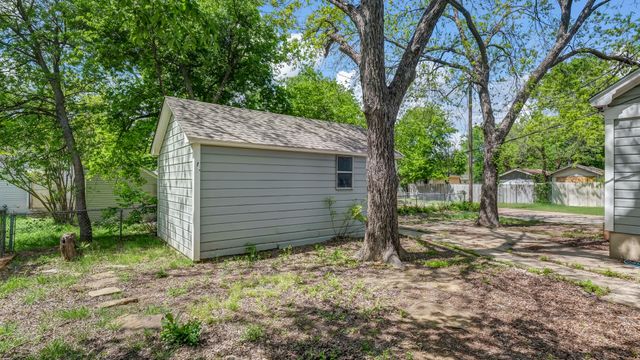 1715 N Oak Avenue, Mineral Wells, TX 76067
