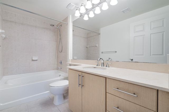 2421 NE 65th Street 309, Fort Lauderdale, FL 33308