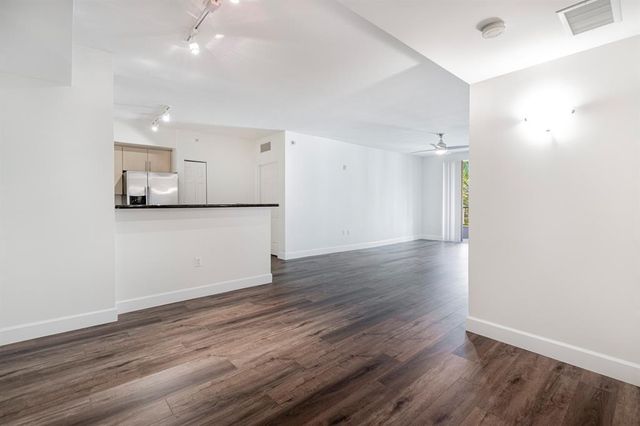 2421 NE 65th Street 309, Fort Lauderdale, FL 33308