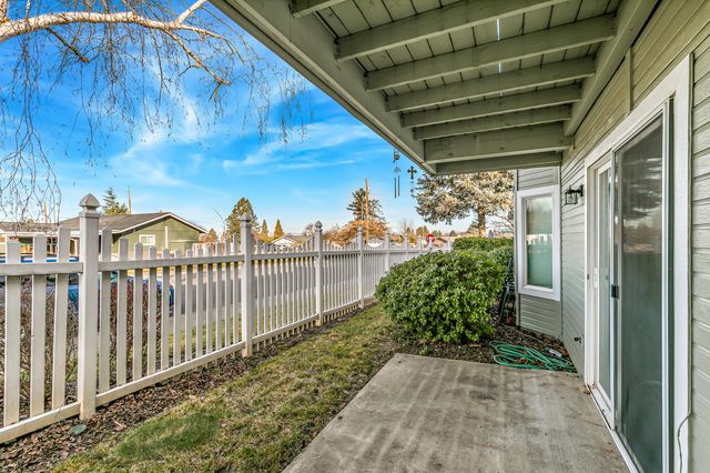 1224 N Modoc Avenue 14, Medford, OR 97504