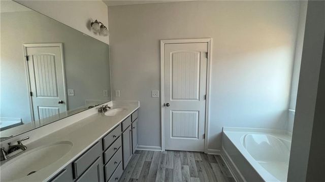 5180 Woodline View Circle, Auburn, GA 30011