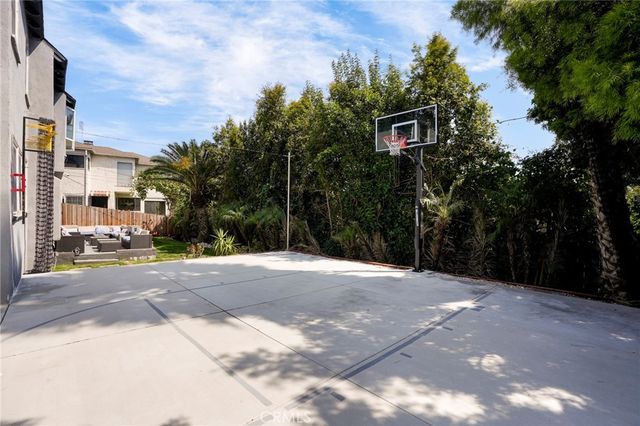 5057 Southridge Avenue, Los Angeles, CA 90043