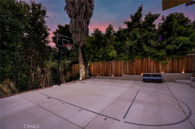 5057 Southridge Avenue, Los Angeles, CA 90043