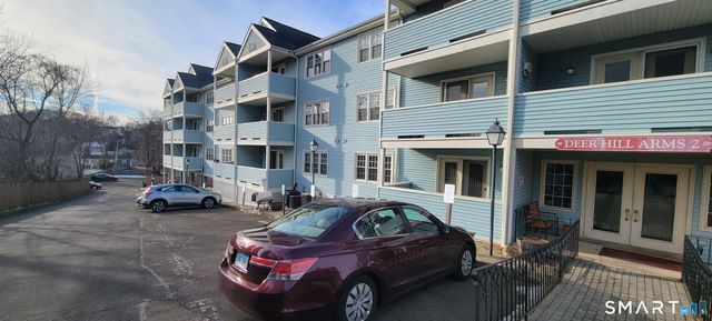 136 Deer Hill Avenue 207, Danbury, CT 06810