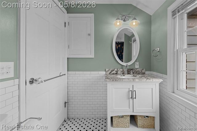 717 N Elizabeth Street, Dearborn, MI 48128