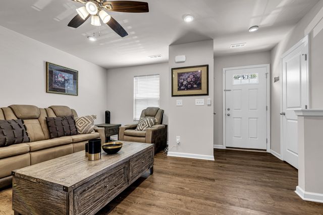 1518 Smoketree Rd, Antioch, TN 37013