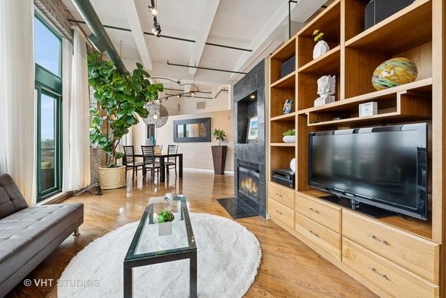 2222 W Diversey Avenue 407, Chicago, IL 60647