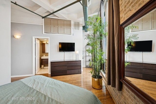 2222 W Diversey Avenue 407, Chicago, IL 60647