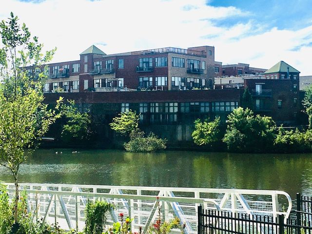 2222 W Diversey Avenue 407, Chicago, IL 60647