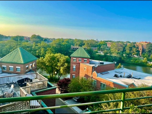 2222 W Diversey Avenue 407, Chicago, IL 60647