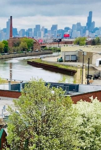 2222 W Diversey Avenue 407, Chicago, IL 60647