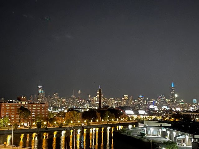 2222 W Diversey Avenue 407, Chicago, IL 60647