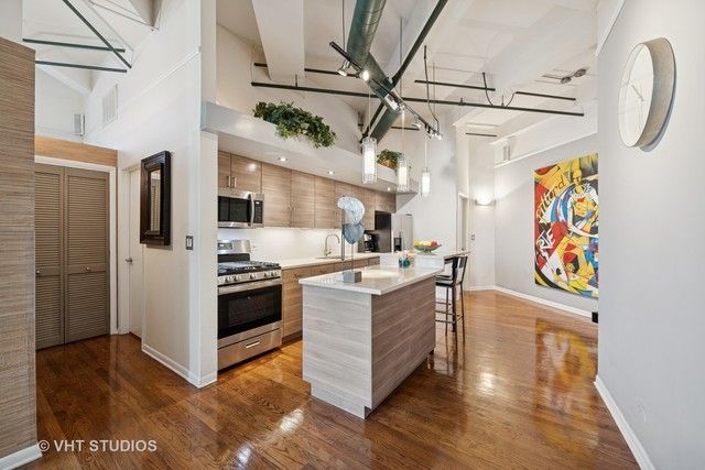 2222 W Diversey Avenue 407, Chicago, IL 60647