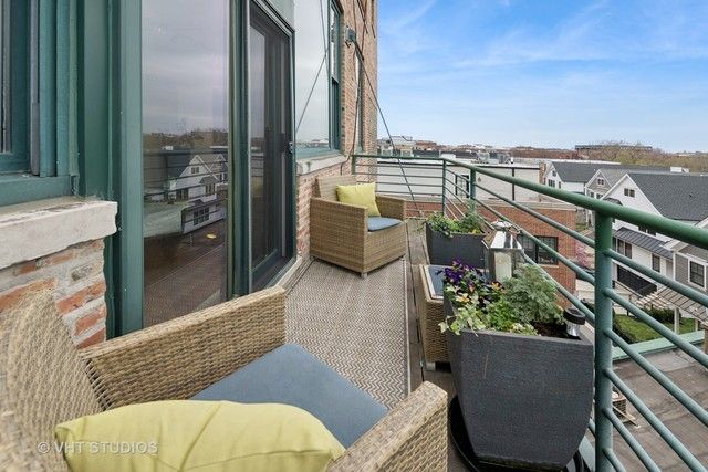 2222 W Diversey Avenue 407, Chicago, IL 60647