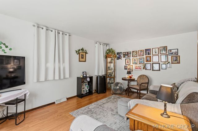 155 Burke Avenue, Holland Twp, MI 49424