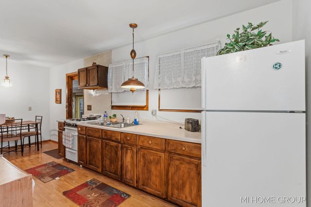 155 Burke Avenue, Holland Twp, MI 49424
