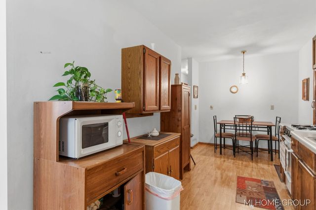 155 Burke Avenue, Holland Twp, MI 49424