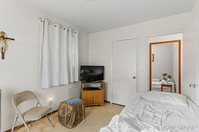 155 Burke Avenue, Holland Twp, MI 49424