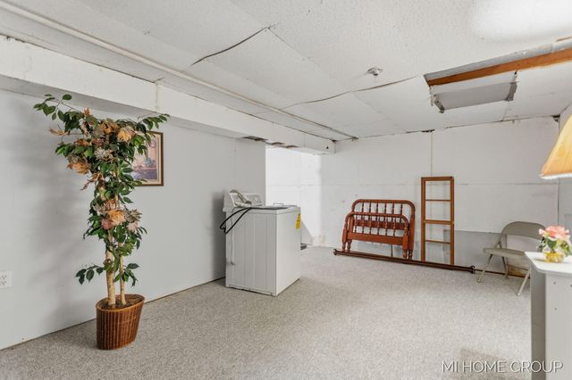 155 Burke Avenue, Holland Twp, MI 49424