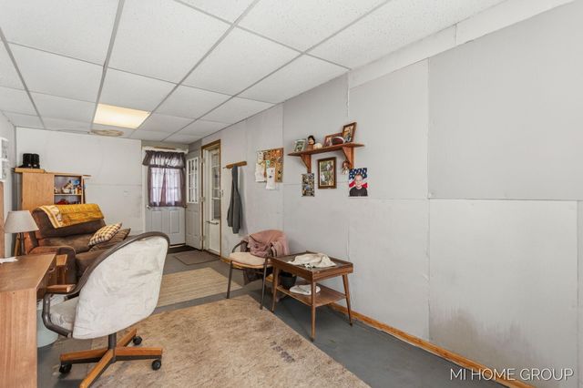 155 Burke Avenue, Holland Twp, MI 49424
