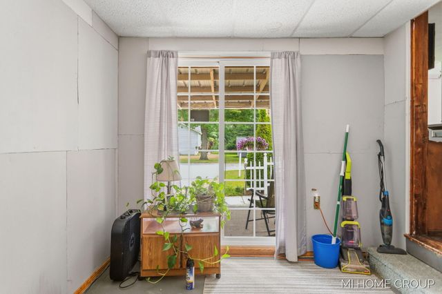155 Burke Avenue, Holland Twp, MI 49424
