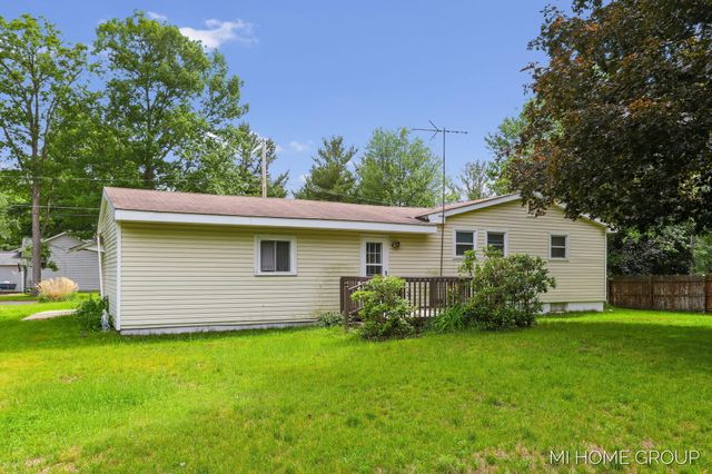 155 Burke Avenue, Holland Twp, MI 49424