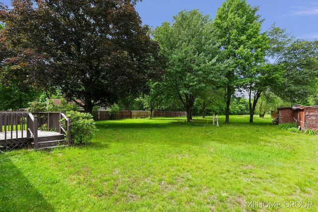 155 Burke Avenue, Holland Twp, MI 49424