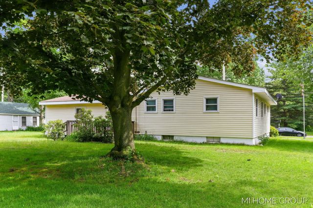 155 Burke Avenue, Holland Twp, MI 49424