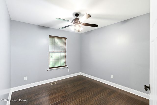 304 Hidden Falls Dr, Mt Washington, KY 40047