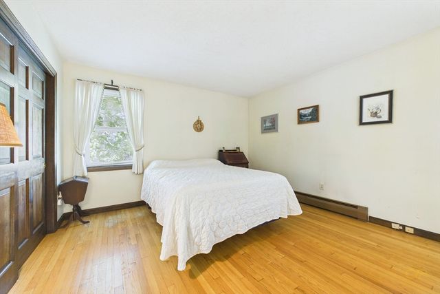 5 Barlow Ln, Mattapoisett, MA 02739