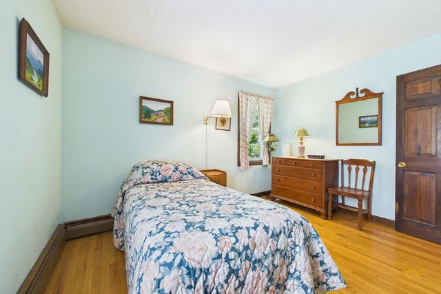 5 Barlow Ln, Mattapoisett, MA 02739