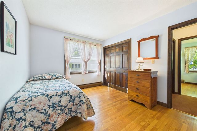 5 Barlow Ln, Mattapoisett, MA 02739