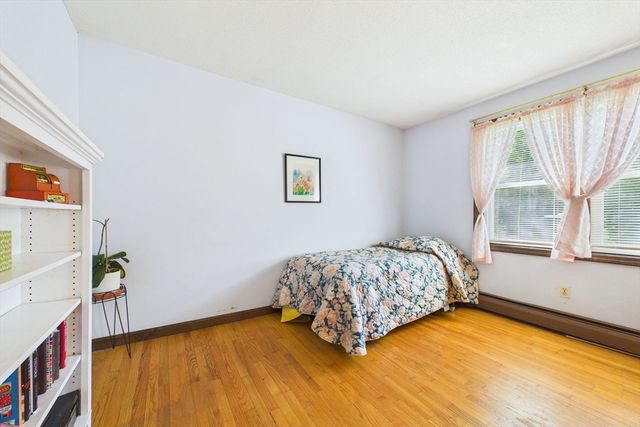 5 Barlow Ln, Mattapoisett, MA 02739