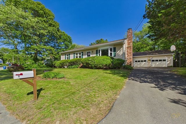 5 Barlow Ln, Mattapoisett, MA 02739