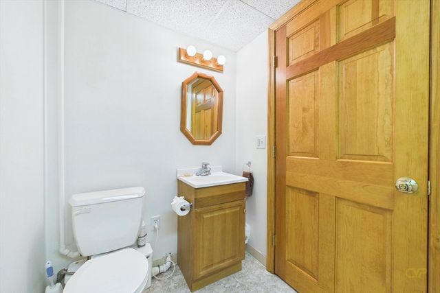 5 Barlow Ln, Mattapoisett, MA 02739