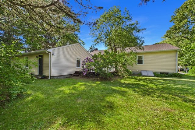 5 Barlow Ln, Mattapoisett, MA 02739
