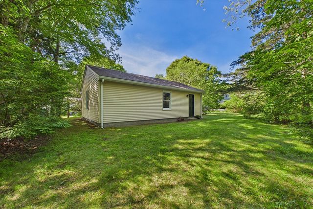 5 Barlow Ln, Mattapoisett, MA 02739