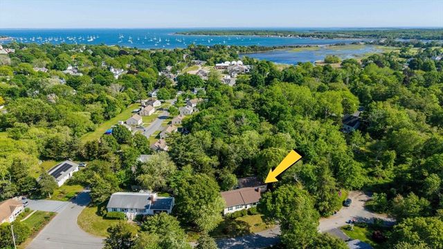 5 Barlow Ln, Mattapoisett, MA 02739